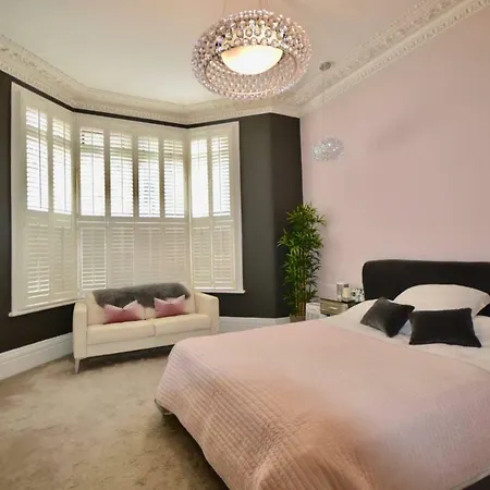 Elegant Garden Flat By The Arches * Bristol