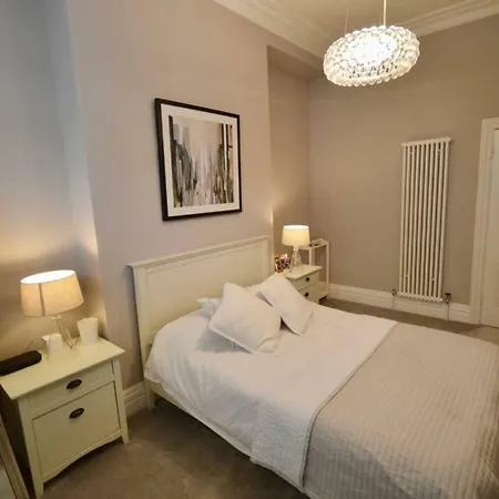 Elegant Garden Flat By The Arches Bristol