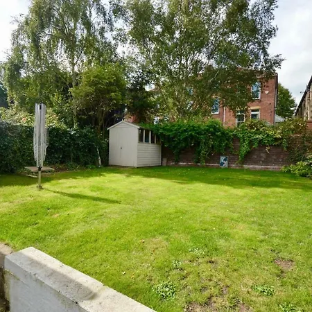 Elegant Garden Flat By The Arches